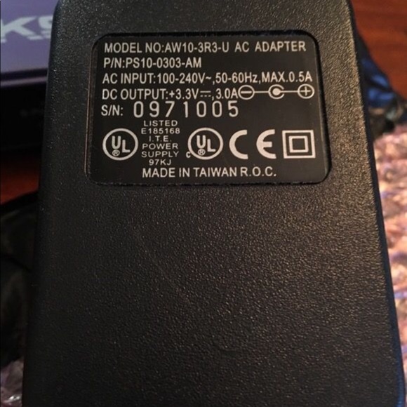 LINKSYS 8-Port 10/100 Data Hub. New - Picture 2 of 6